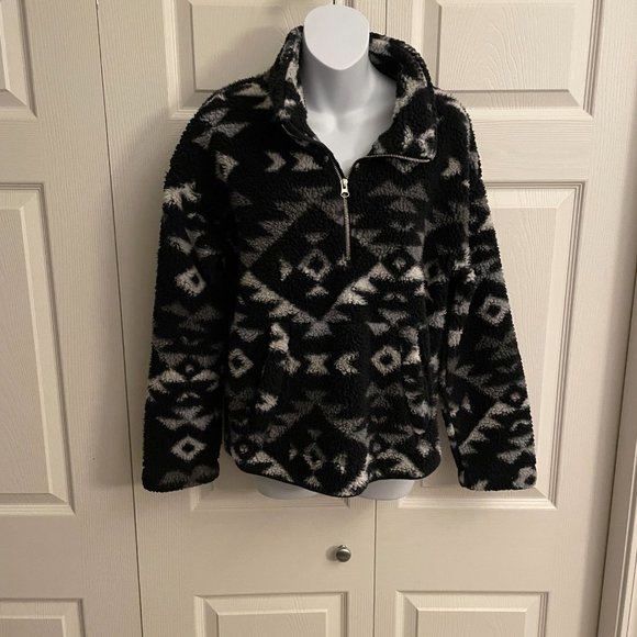 Black/Gray/White Aztec Sherpa Pullover - Picture 2 of 5